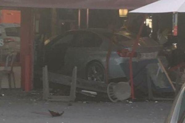 Ребенка в пригороде Парижа убил псих-самоубийца: выжившие находятся в тяжелом состоянии Ребенка в пригороде Парижа убил псих-самоубийца: выжившие находятся в тяжелом состоянии