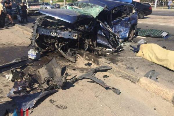 Трупы валялись прямо на земле: в центре Донецка погибли боевики Трупы валялись прямо на земле: в центре Донецка погибли боевики