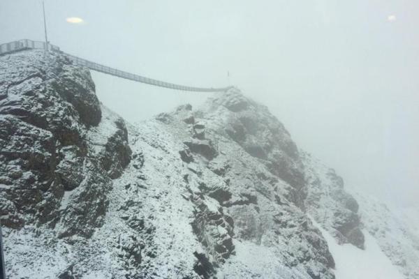 В Швейцарии выпал снег: интернет-пользователи делятся в соцсетях невероятными снимками