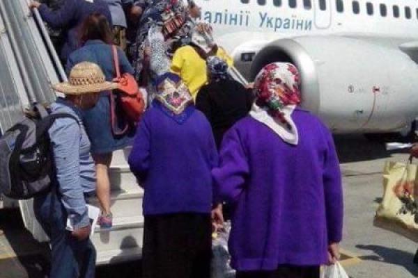 Фото бабушек, занявших весь самолет в аэропорту "Борисполь", взорвало сеть Фото бабушек, занявших весь самолет в аэропорту "Борисполь", взорвало сеть