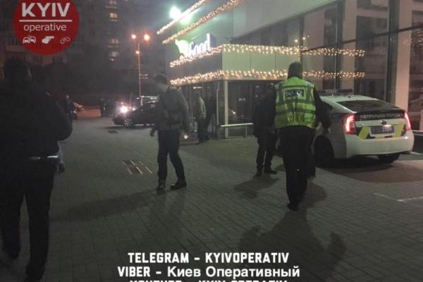 В Киеве произошла поножовщина между участником АТО и поклонниками "ЛДНР" В Киеве произошла поножовщина между участником АТО и поклонниками "ЛДНР"