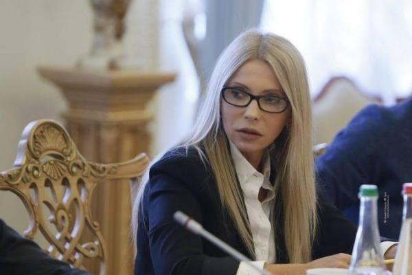Помолодевшая Тимошенко с распущенными волосами произвела фурор на встрече с Коксом Помолодевшая Тимошенко с распущенными волосами произвела фурор на встрече с Коксом