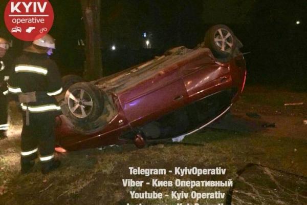 В Киеве произошло трагическое ДТП: один водитель погиб, второй сбежал В Киеве произошло трагическое ДТП: один водитель погиб, второй сбежал