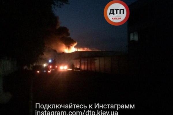 В Белой Церкви начался масштабный пожар: горит завод В Белой Церкви начался масштабный пожар: горит завод
