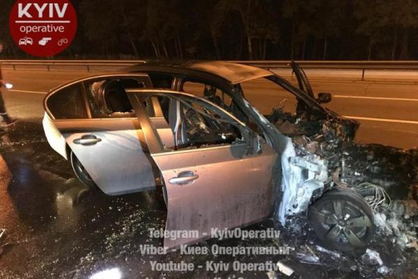 В Киеве произошло трагическое ДТП: один водитель погиб, второй сбежал В Киеве произошло трагическое ДТП: один водитель погиб, второй сбежал