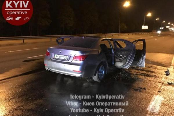 В Киеве произошло трагическое ДТП: один водитель погиб, второй сбежал В Киеве произошло трагическое ДТП: один водитель погиб, второй сбежал