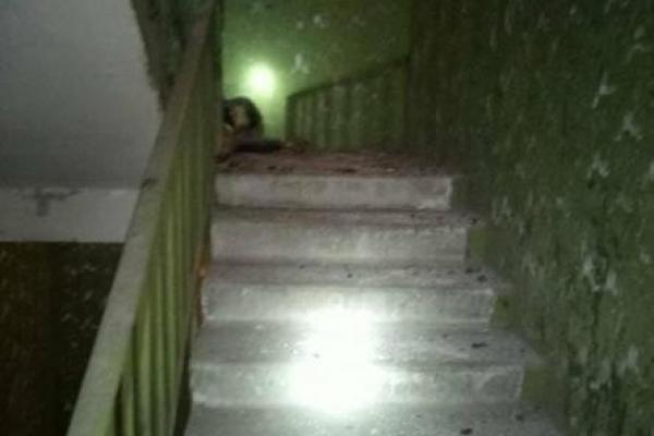 В харьковской многоэтажке прогремел взрыв, погиб молодой парень В харьковской многоэтажке прогремел взрыв, погиб молодой парень