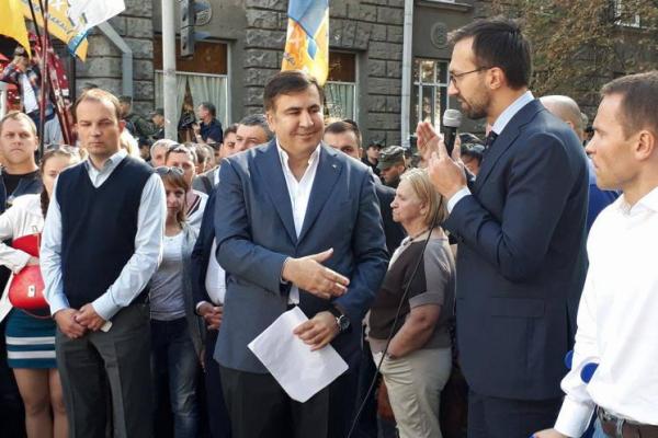 "Человек без бумажек": Саакашвили добрался до Киева и собрал митинг "Человек без бумажек": Саакашвили добрался до Киева и собрал митинг