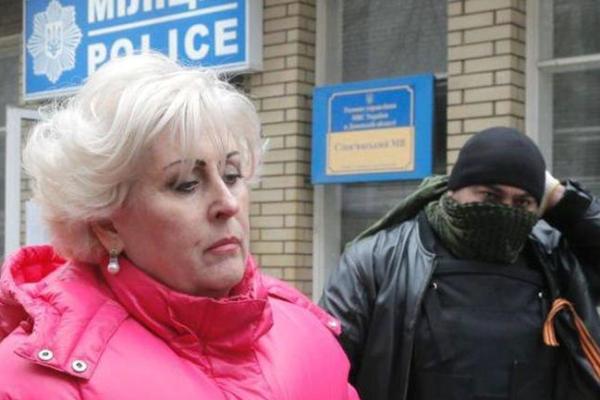 Нелю Штепу перевели в ШИЗО: сепаратистка боится, что умрет, не дождавшись "оправдательного приговора" Нелю Штепу перевели в ШИЗО: сепаратистка боится, что умрет, не дождавшись "оправдательного приговора"