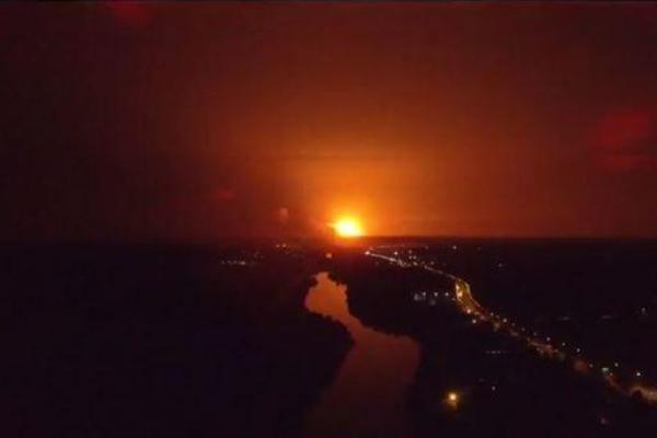 Под Винницей горят и взрываются боеприпасы: в Генштабе уверяют, что химического оружия на складе нет Под Винницей горят и взрываются боеприпасы: в Генштабе уверяют, что химического оружия на складе нет