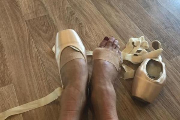 Волочкова показала свои ноги после репетиции