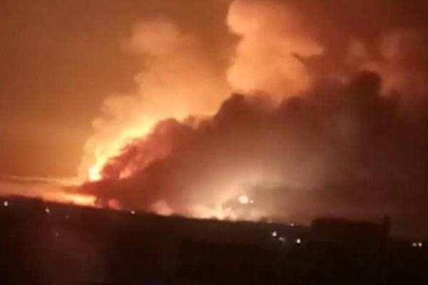 Под Винницей горят и взрываются боеприпасы: в Генштабе уверяют, что химического оружия на складе нет Под Винницей горят и взрываются боеприпасы: в Генштабе уверяют, что химического оружия на складе нет
