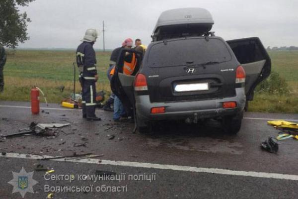 На Волыни автомобиль врезался в рейсовый автобус "Луцк - Варшава", есть пострадавшие На Волыни автомобиль врезался в рейсовый автобус "Луцк - Варшава", есть пострадавшие