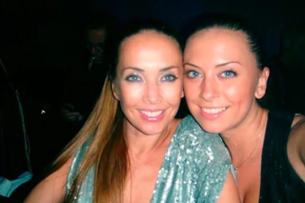 Наталья Фриске становится все больше похожей на свою покойную сестру Жанну Наталья Фриске становится все больше похожей на свою покойную сестру Жанну