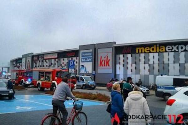 В польском супермаркете мужчина набросился на людей с ножом