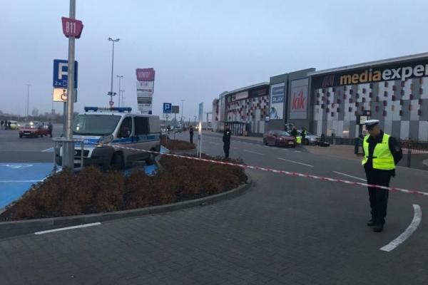 В польском супермаркете мужчина набросился на людей с ножом