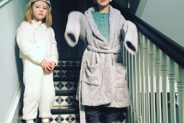 Фронтмен "Бумбокса" впервые вышел в свет с супругой Фронтмен "Бумбокса" впервые вышел в свет с супругой