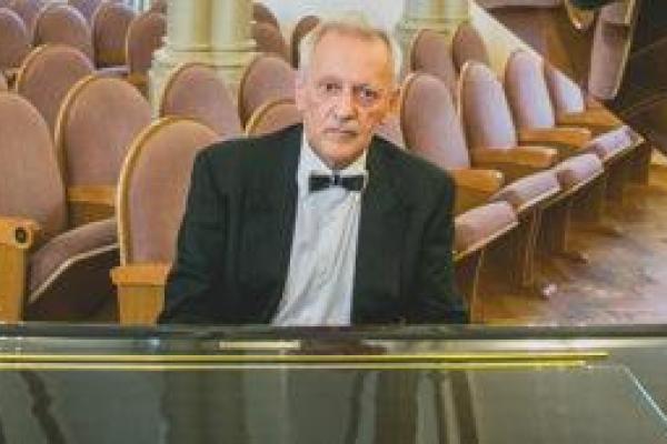 Смерть во время выступления: пианист Михаил Клейн скончался прямо за роялем 