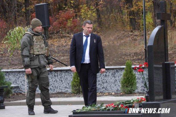 В годовщину смерти Моторолы Захарченко заявил о задержании группировки, причастной к ликвидации боевика В годовщину смерти Моторолы Захарченко заявил о задержании группировки, причастной к ликвидации боевика
