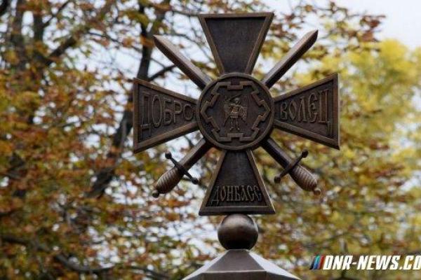 Захарченко и Сурков открыли памятник в Ростове-на-Дону Захарченко и Сурков открыли памятник в Ростове-на-Дону