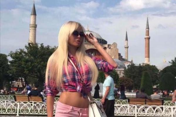 Сеть взорвали БДСМ-фото юристки из Минобороны Украины