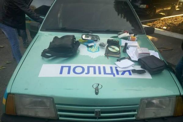 СБУ разоблачила в вымогательстве четверых полицейских в зоне АТО СБУ разоблачила в вымогательстве четверых полицейских в зоне АТО