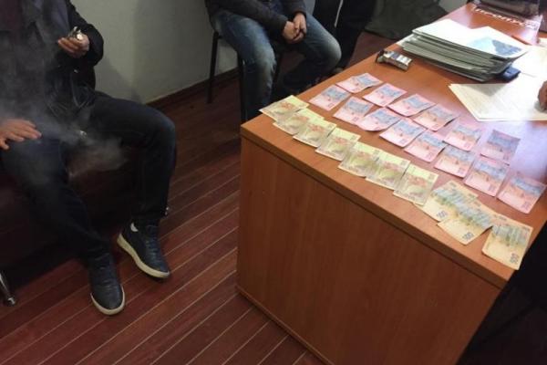 В Краматорске задержан мужчина, который пытался дать взятку полицейскому В Краматорске задержан мужчина, который пытался дать взятку полицейскому