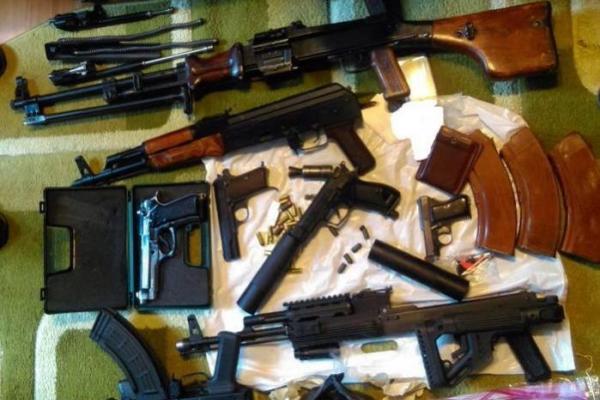 СБУ задержала участников группировки, которая продавала оружие по всей Украине СБУ задержала участников группировки, которая продавала оружие по всей Украине
