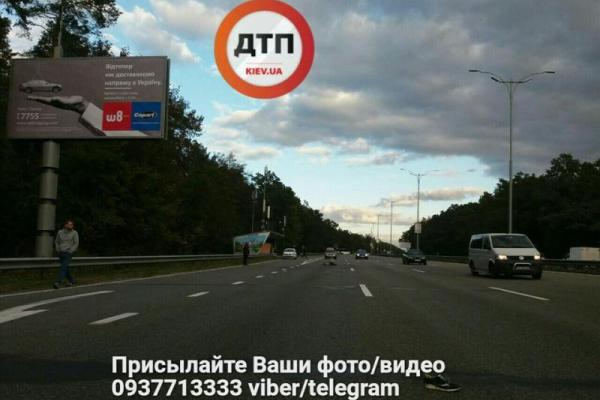 На трассе под Киевом женщина бросилась под грузовик