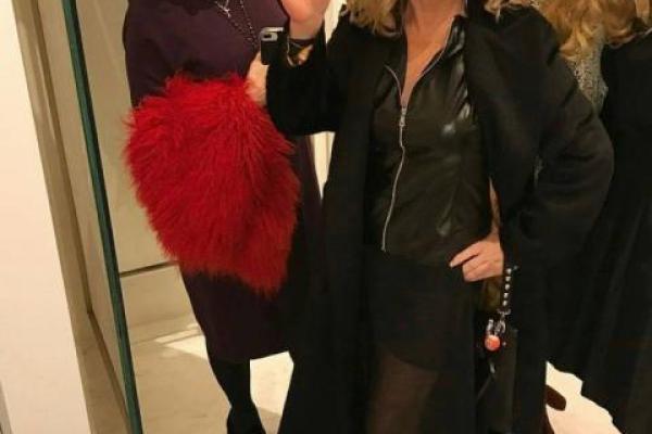 "Кожа и мех": Певица Алла Пугачева вышла в свет в дерзком молодежном наряде "Кожа и мех": Певица Алла Пугачева вышла в свет в дерзком молодежном наряде