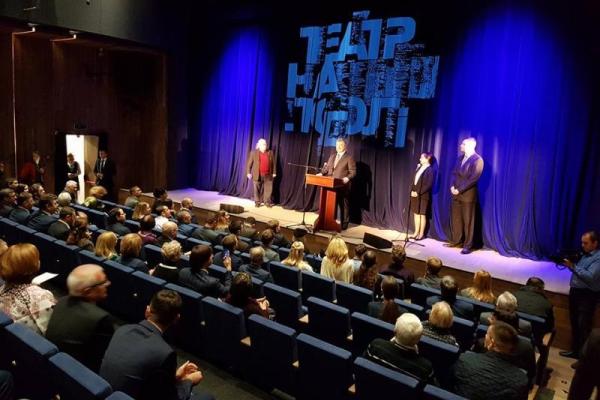 Порошенко открыл Театр на Подоле, построенный за деньги "Roshen"
