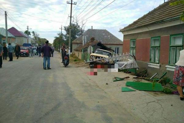 На Одесчине пьяный водитель снес скамейку с бабушками: трое погибших