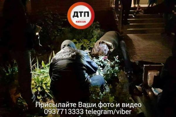 Мгновенная смерть: в Киеве мужчина упал с 16 этажа Мгновенная смерть: в Киеве мужчина упал с 16 этажа