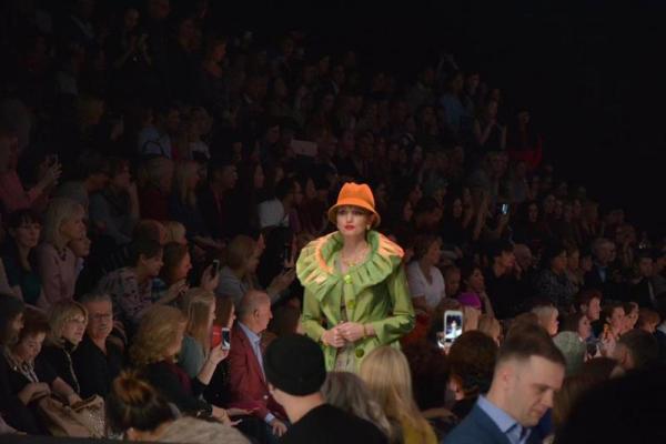 Российская певица после года борьбы с раком вышла на подиум Российская певица после года борьбы с раком вышла на подиум