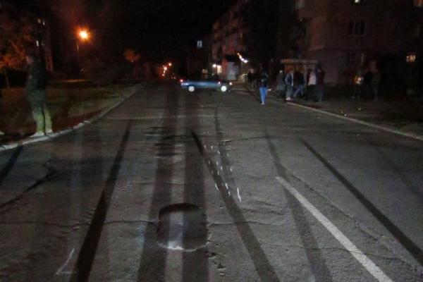 В Северодонецке автомобиль сбил двух пешеходов: полиция ищет свидетелей В Северодонецке автомобиль сбил двух пешеходов: полиция ищет свидетелей