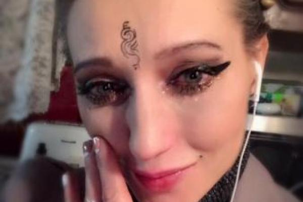 Российская певица после года борьбы с раком вышла на подиум Российская певица после года борьбы с раком вышла на подиум