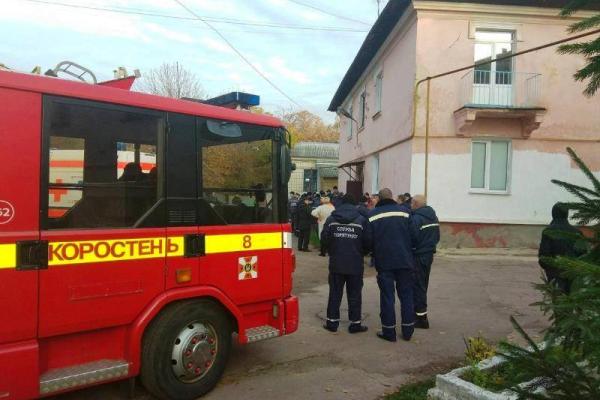 На Житомирщине 60 спасателей транспортировали в карету "скорой" женщину весом 370 кг На Житомирщине 60 спасателей транспортировали в карету "скорой" женщину весом 370 кг