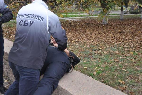 На Николаевщине СБУ задержала следователя полиции во время получения взятки На Николаевщине СБУ задержала следователя полиции во время получения взятки