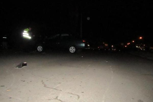 В Северодонецке автомобиль сбил двух пешеходов: полиция ищет свидетелей В Северодонецке автомобиль сбил двух пешеходов: полиция ищет свидетелей
