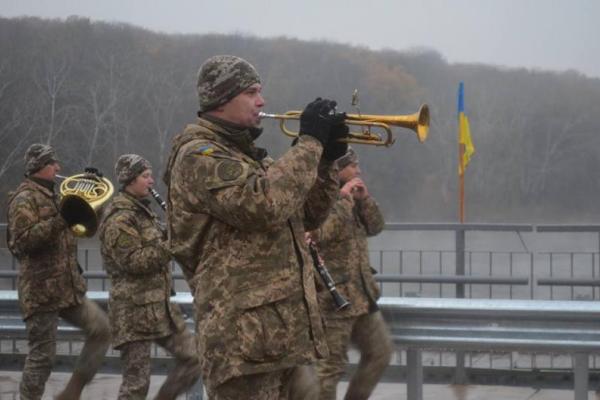 Турчинов открыл на Луганщине восстановленный мост, который был разрушен в 2014 году