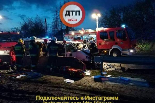 Двое украинцев погибли в жестком ДТП в Польше Двое украинцев погибли в жестком ДТП в Польше