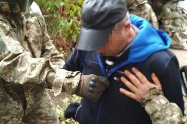 В зоне АТО СБУ задержала боевика "Цыгана" и информаторшу "ДНР" В зоне АТО СБУ задержала боевика "Цыгана" и информаторшу "ДНР"