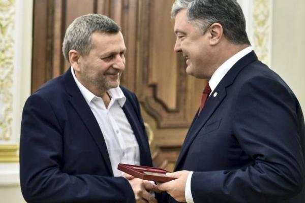 Порошенко вручил Умерову и Чийгозу ордена Порошенко вручил Умерову и Чийгозу ордена