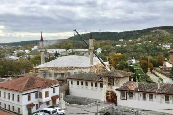 Оккупанты в Крыму уничтожают Бахчисарайский дворец Оккупанты в Крыму уничтожают Бахчисарайский дворец