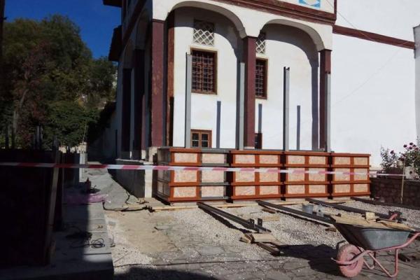 Оккупанты в Крыму уничтожают Бахчисарайский дворец Оккупанты в Крыму уничтожают Бахчисарайский дворец