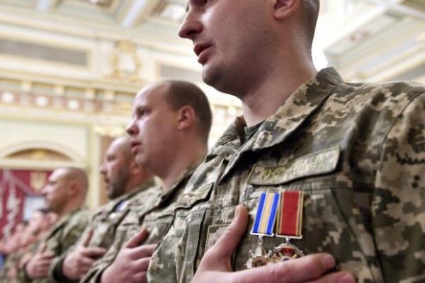 Порошенко вручил государственные награды ко Дню защитника Украины Порошенко вручил государственные награды ко Дню защитника Украины