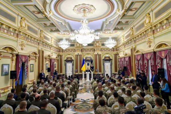 Порошенко вручил государственные награды ко Дню защитника Украины Порошенко вручил государственные награды ко Дню защитника Украины