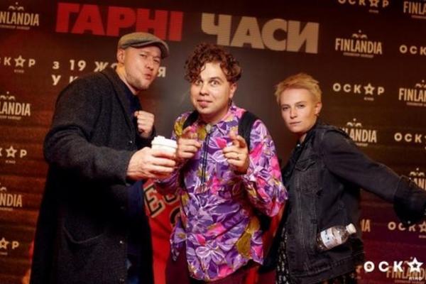 Фронтмен "Бумбокса" впервые вышел в свет с супругой Фронтмен "Бумбокса" впервые вышел в свет с супругой