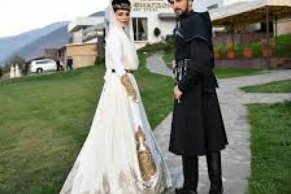 Свадьба Сати Казановой: девушка рассказала о своем уникальном платье Свадьба Сати Казановой: девушка рассказала о своем уникальном платье