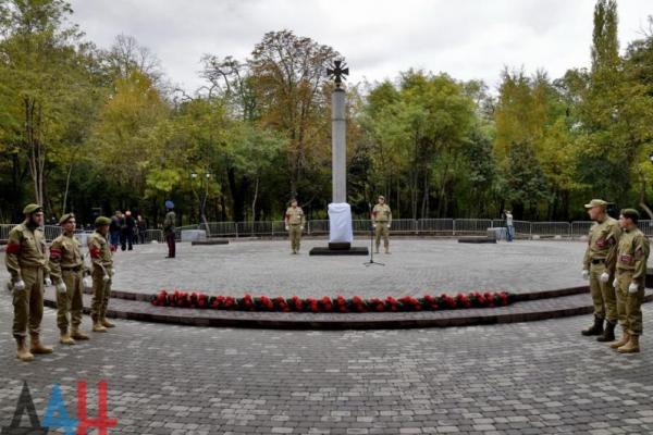 Захарченко и Сурков открыли памятник в Ростове-на-Дону Захарченко и Сурков открыли памятник в Ростове-на-Дону